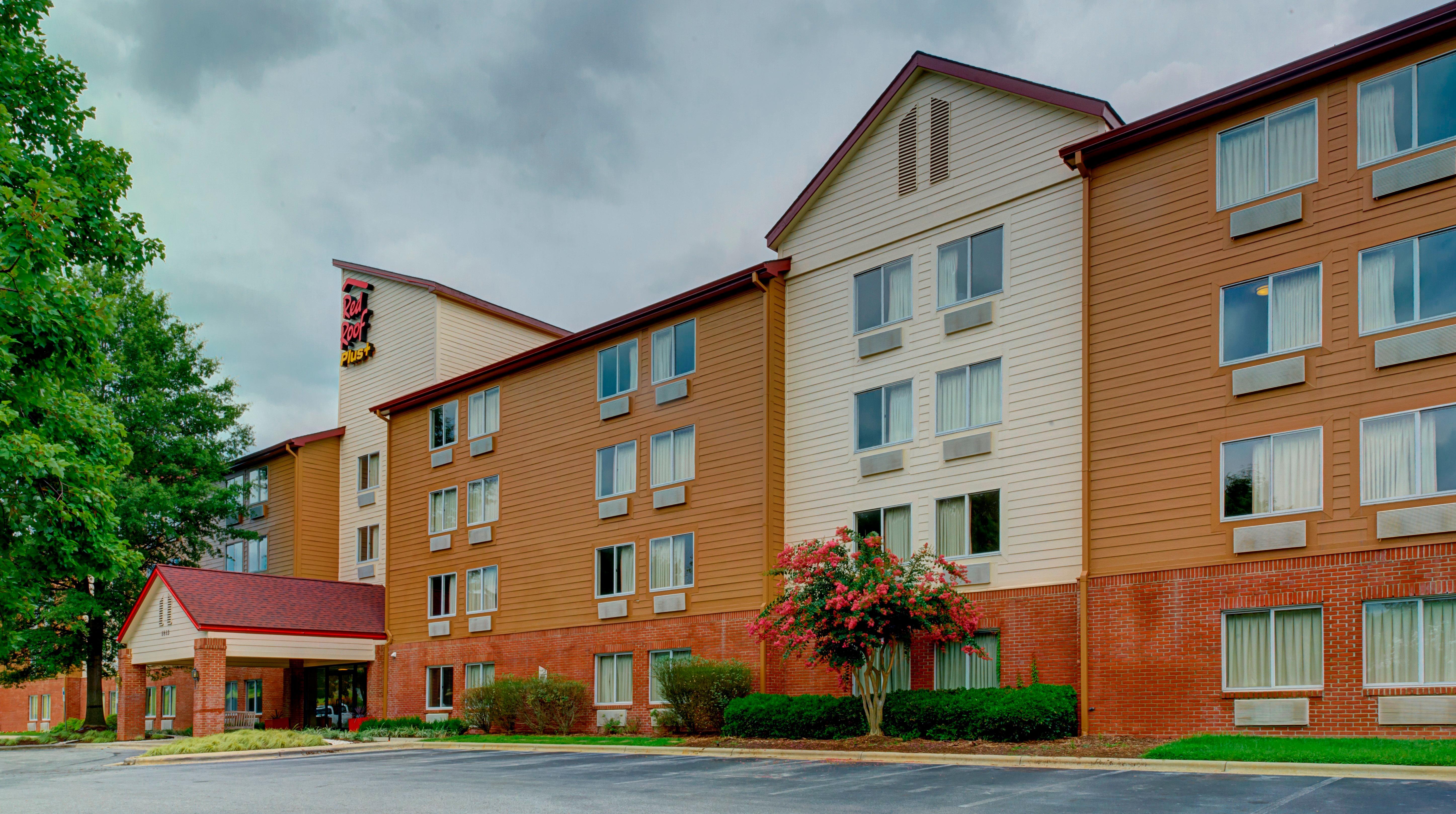 Red Roof Inn Plus Raleigh Downtown Ncsu Conv Center Exterior foto